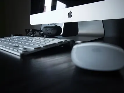 Computador em destaque