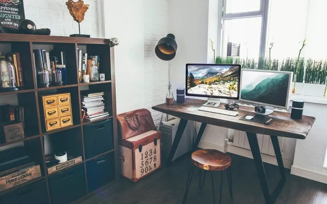 Computador no escritório