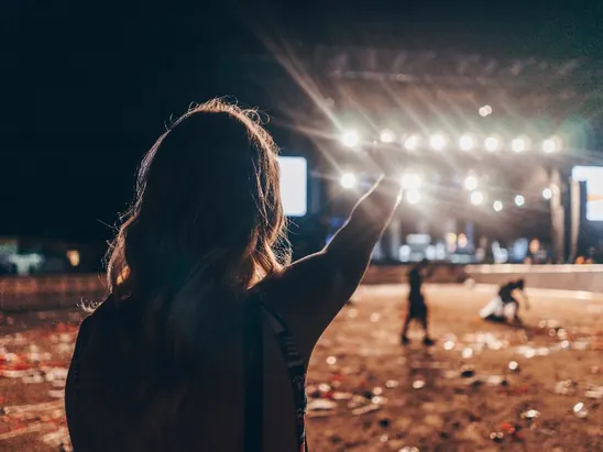 Jovem em um show
