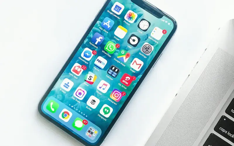 Smartphone sobre a mesa